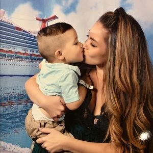 Meet your Posher, Shana